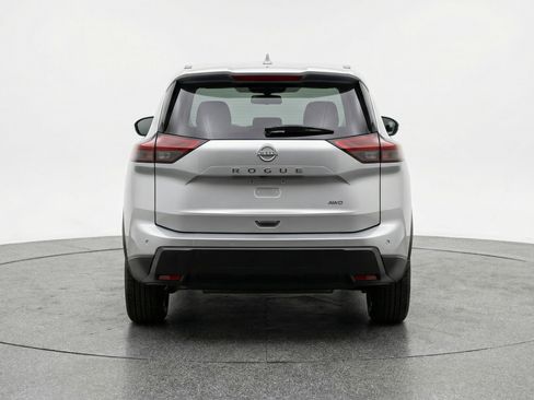 Used 2025 Nissan Rogue SV image 7