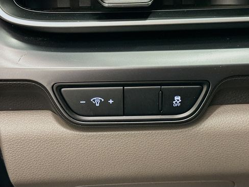 Used 2026 Kia Carnival FWD image 17
