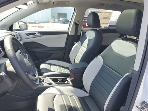 New 2025 Volkswagen Taos SEL image 11