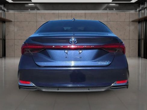 Used 2019 Toyota Avalon Limited image 7