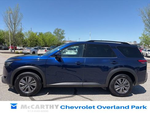 Used 2025 Nissan Pathfinder SV FWD image 5