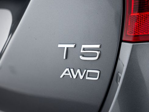 Used 2017 Volvo V60 T5 Cross Country Platinum AWD/4WD image 22