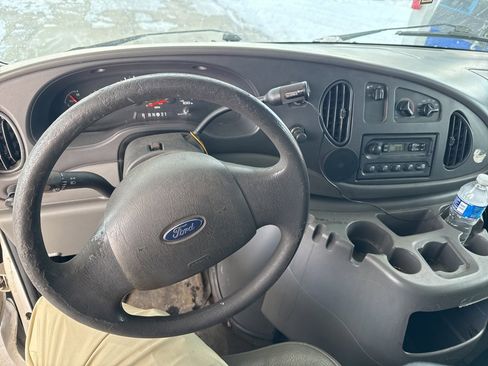 Used 2006 Ford E-250 and Econoline 250 Commercial image 7