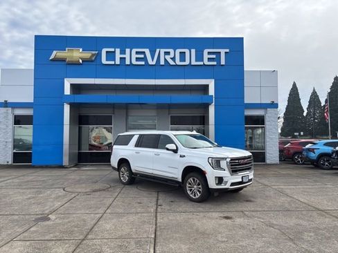 Used 2023 GMC Yukon XL SLT w/ SLT Luxury Package image 1