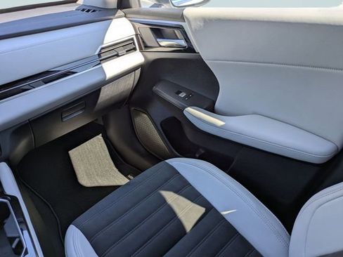New 2025 Mitsubishi Outlander SE image 16