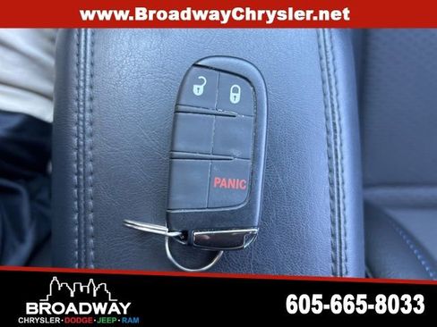 Used 2023 Jeep Compass Latitude image 19