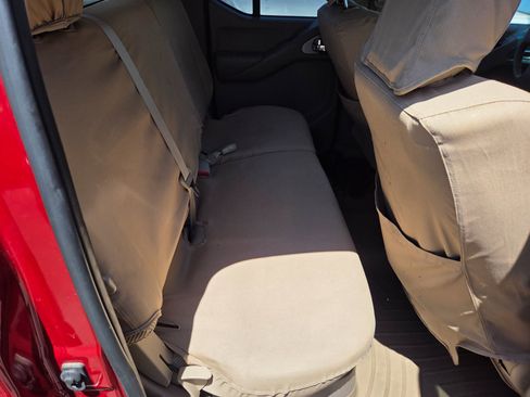 Used 2010 Nissan Frontier SE w/ Moonroof Pkg AWD/4WD image 13