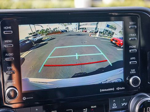 Used 2022 Toyota Highlander XLE image 26