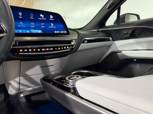 Certified 2024 Cadillac Lyriq Sport RWD image 39