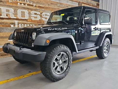 Used 2018 Jeep Wrangler Rubicon w/ Connectivity Group AWD/4WD image 2