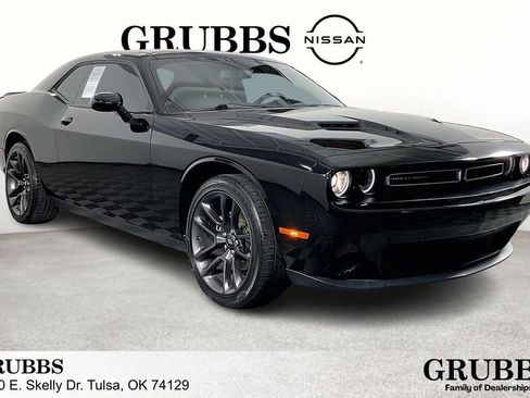 Used 2023 Dodge Challenger SXT image 1