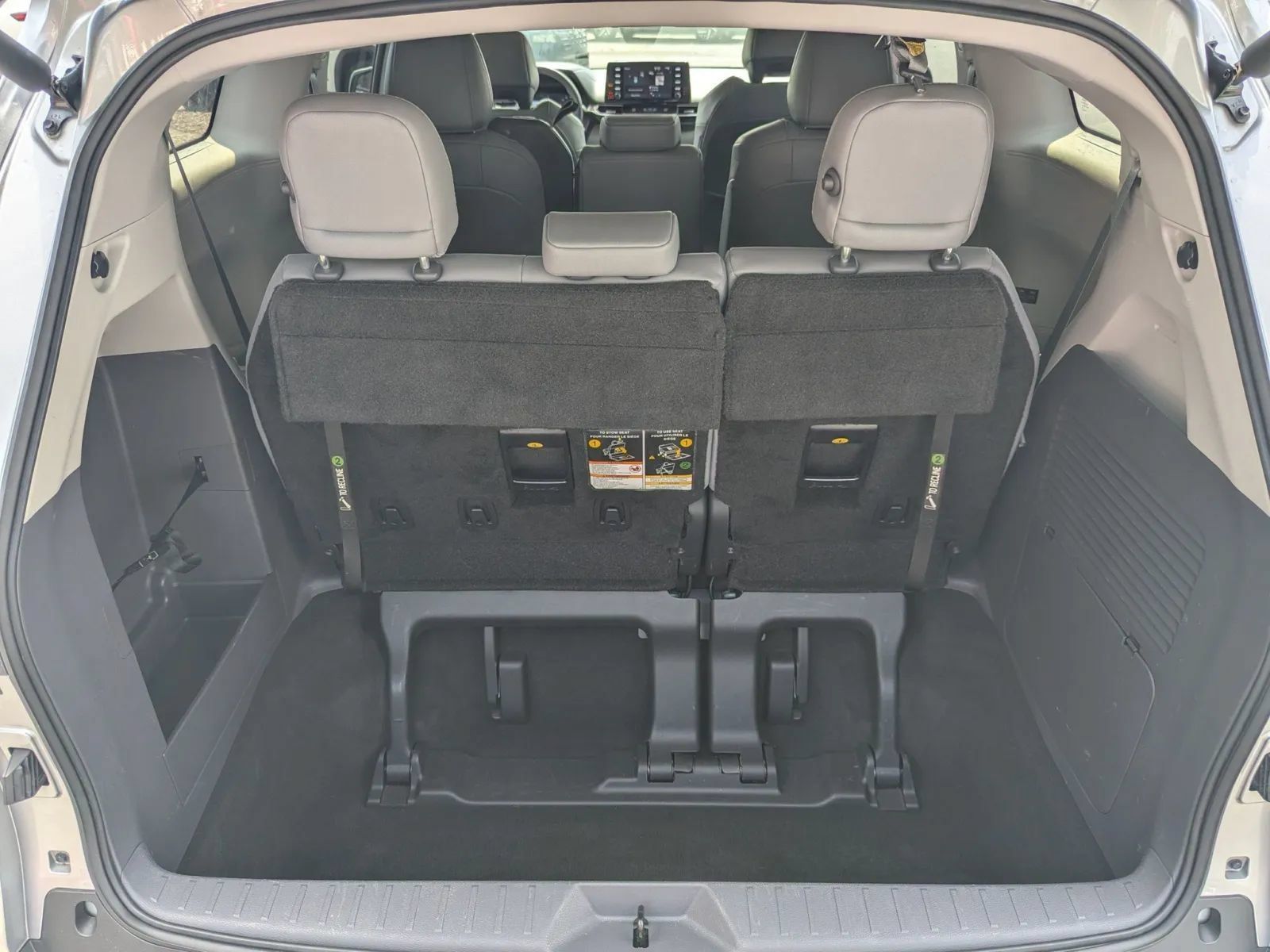 Used 2022 Toyota Sienna XLE FWD image 16