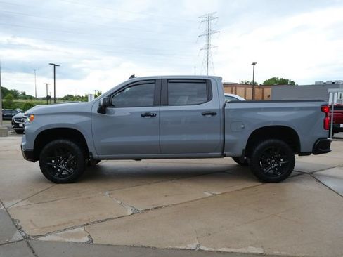 Used 2024 Chevrolet Silverado 1500 LT Trail Boss w/ Convenience Package II AWD/4WD image 4