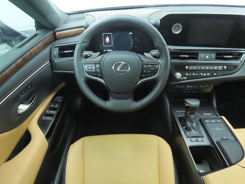 Used 2022 Lexus ES 300h w/ Premium Package image 10