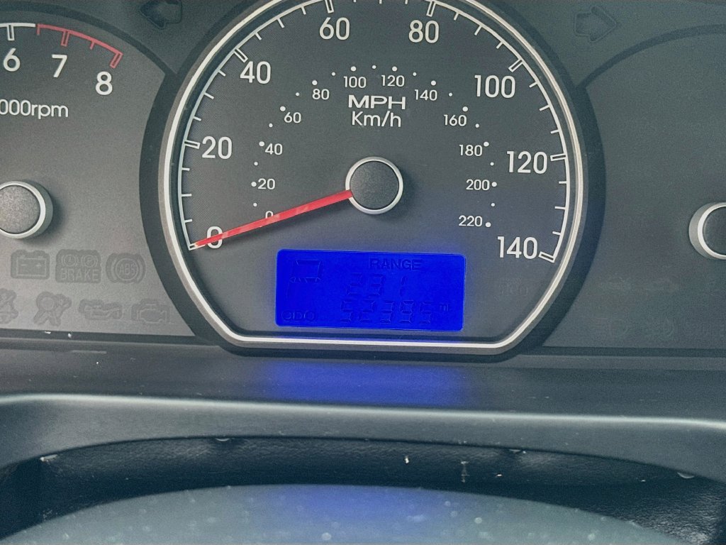 Used 2010 Hyundai Elantra SE FWD image 12