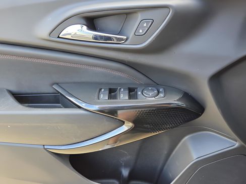 Used 2024 Chevrolet Trax RS image 25