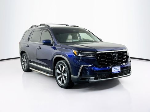 Used 2025 Honda Pilot Touring image 3