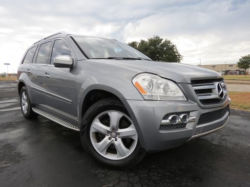 Used 2010 Mercedes-Benz GL 450 4MATIC image 2