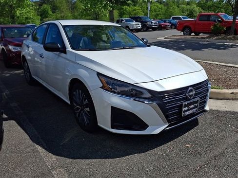 Used 2024 Nissan Altima 2.5 SV FWD image 6