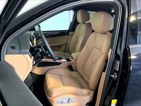 New 2025 Porsche Macan AWD/4WD image 5
