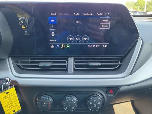Used 2025 Chevrolet Trax RS w/ Sunroof Package FWD image 14