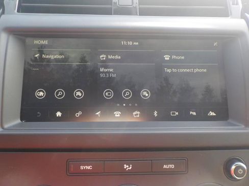 Used 2018 Land Rover Discovery SE image 19