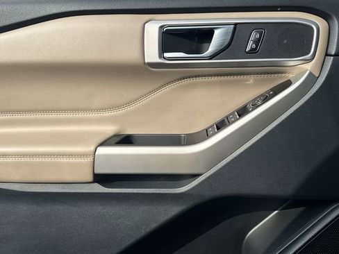 Used 2022 Ford Explorer XLT w/ Equipment Group 202A image 22