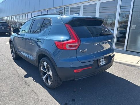 Used 2025 Volvo XC40 B5 Plus AWD/4WD image 3