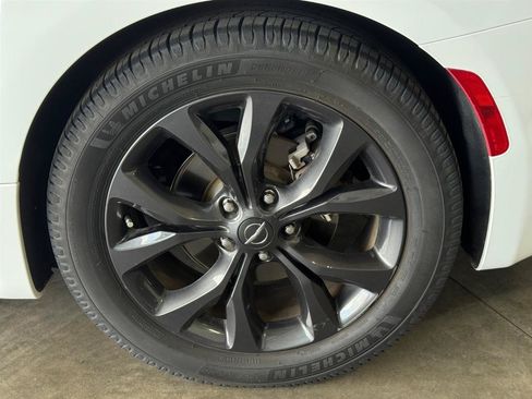 Used 2018 Chrysler Pacifica Touring Plus w/ S Appearance Package FWD image 36