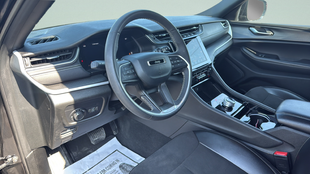Used 2023 Jeep Grand Cherokee L Laredo AWD/4WD image 20