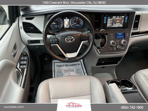 Used 2015 Toyota Sienna XLE image 18
