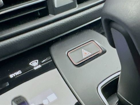 Certified 2026 Porsche Macan image 18