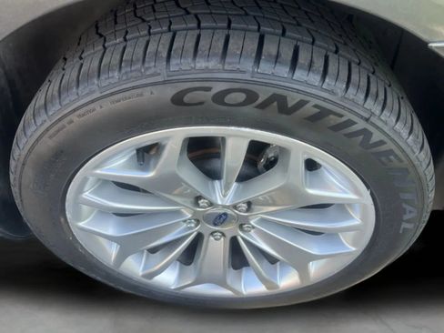 Used 2019 Ford Taurus Limited FWD image 17