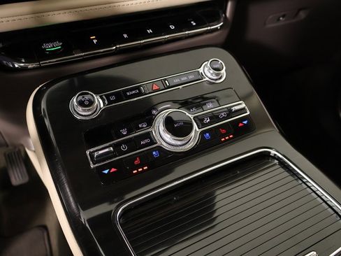 Used 2022 Lincoln Nautilus Reserve w/ Luxury Package image 8