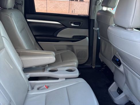 Used 2016 Toyota Highlander XLE image 21