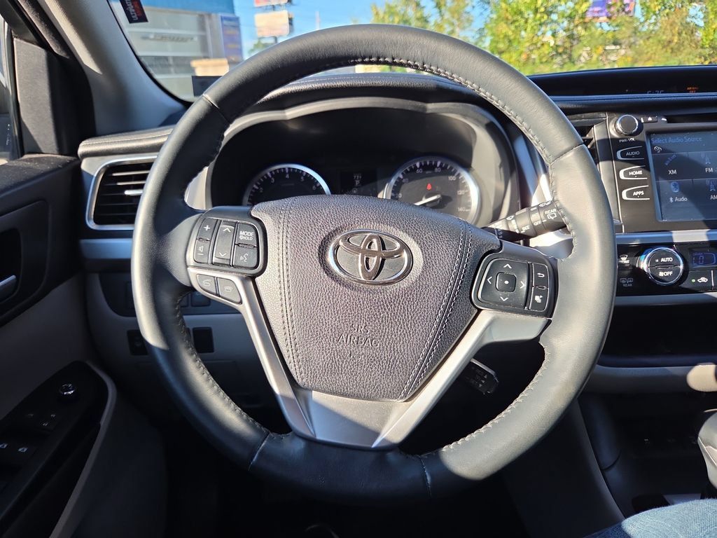 Used 2016 Toyota Highlander XLE AWD/4WD image 34