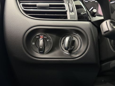 Certified 2025 Porsche Macan image 49