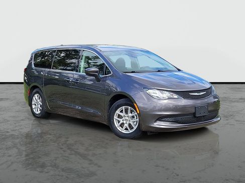 Used 2023 Chrysler Voyager LX FWD image 1
