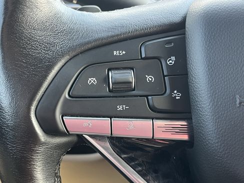 Used 2021 Cadillac Escalade Premium Luxury AWD/4WD image 20