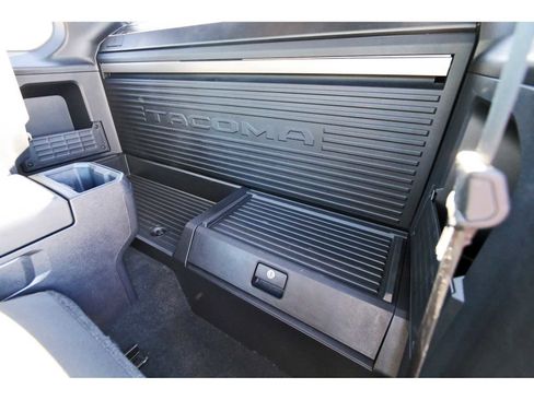 Used 2025 Toyota Tacoma SR image 7