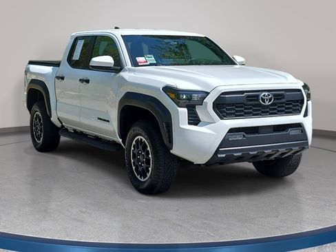 Certified 2024 Toyota Tacoma TRD Off-Road AWD/4WD image 3