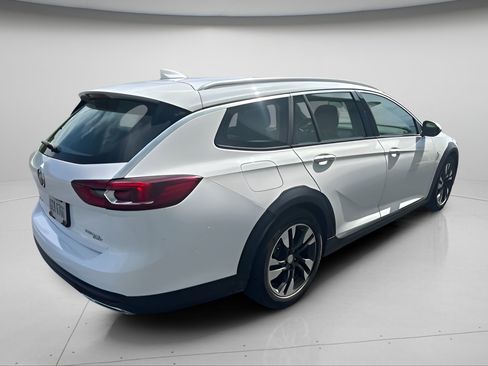 Used 2018 Buick Regal Preferred w/ Sights and Sounds Package AWD/4WD image 7
