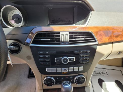 Used 2014 Mercedes-Benz C 250 Sedan image 22