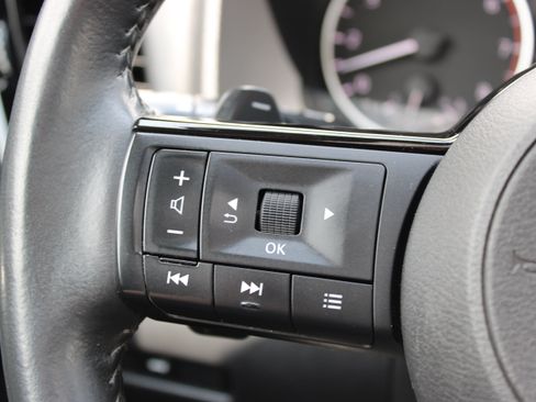 Certified 2022 Nissan Rogue SV w/ SV Premium Package AWD/4WD image 27