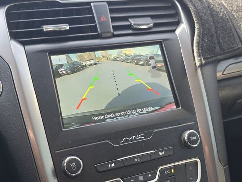 Used 2019 Ford Fusion SE FWD image 30