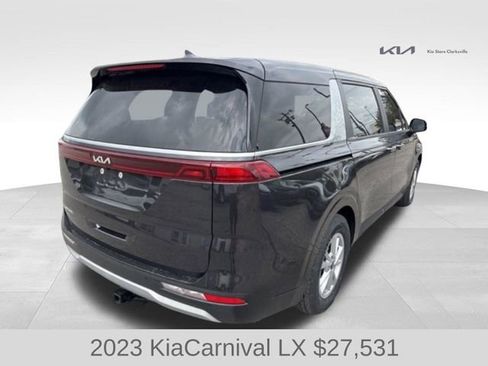 Used 2023 Kia Carnival LX image 8