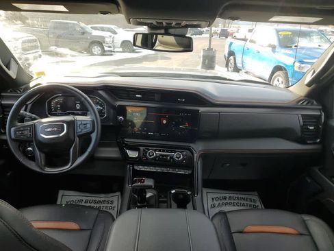 Used 2025 GMC Sierra 1500 AT4 w/ AT4 Preferred Package image 17