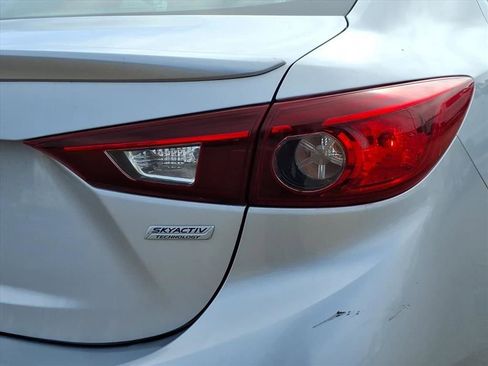 Used 2018 MAZDA MAZDA3 Touring image 11