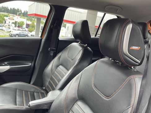 Used 2020 Nissan Kicks SR w/ SR Premium Package FWD image 18