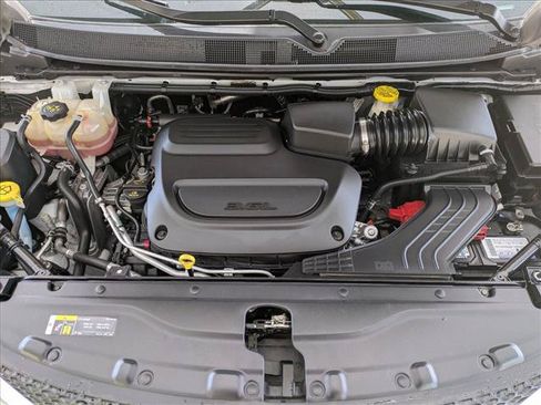 Used 2020 Chrysler Pacifica Limited FWD image 26